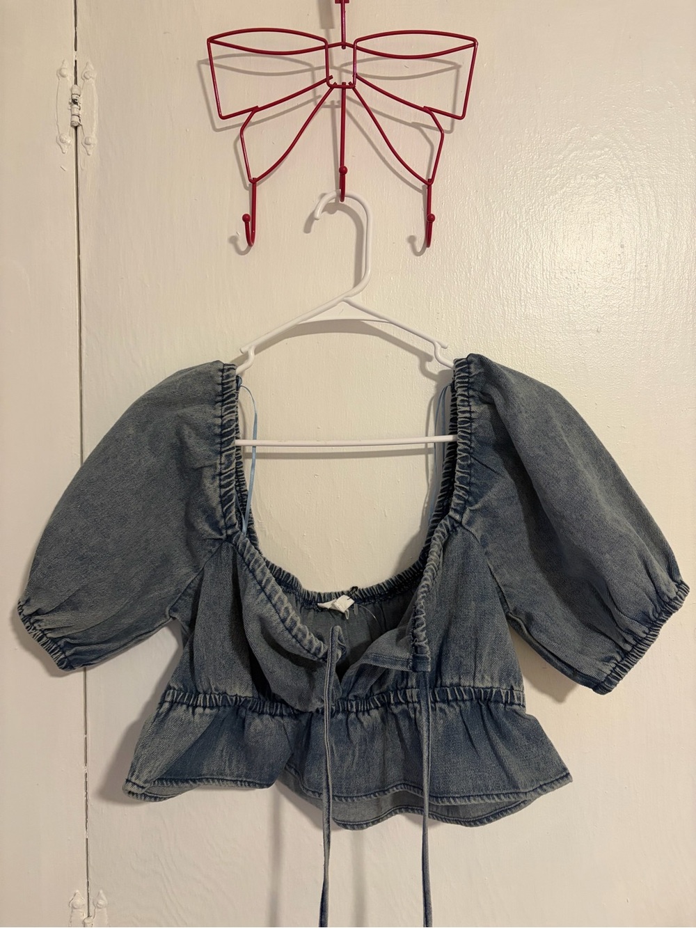 Puff-Sleeve Denim Crop Top in Blue